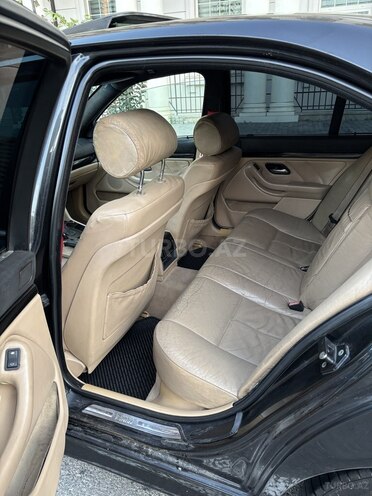 BMW 525 2003, 295,000 km - 2.5 l - Bakı