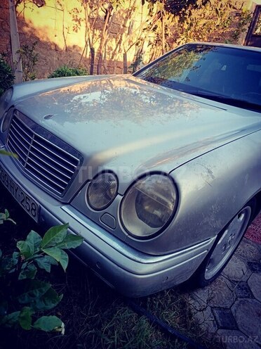 Mercedes E 240 1997, 354,213 km - 2.4 l - Bakı