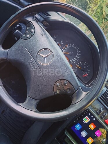 Mercedes E 240 1997, 354,213 km - 2.4 l - Bakı