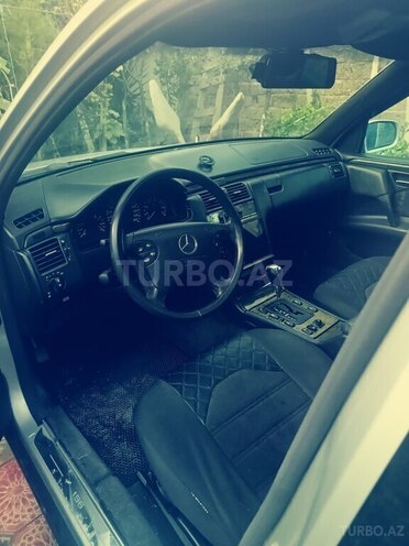 Mercedes E 240 1997, 354,213 km - 2.4 l - Bakı