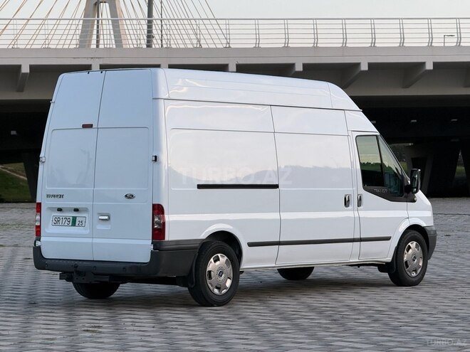 Ford Transit-6