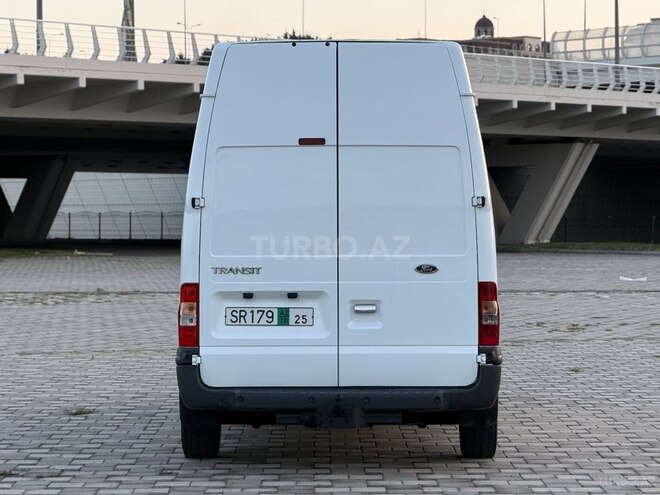Ford Transit-8