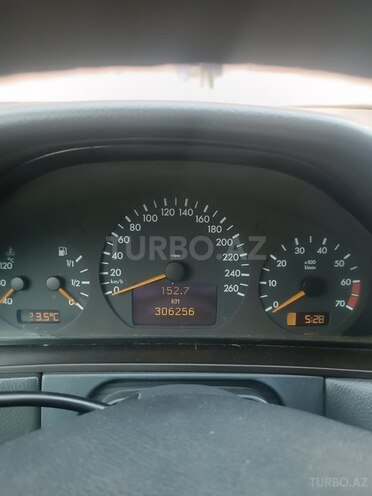 Mercedes E 280 2001, 306,800 km - 2.8 l - Bakı