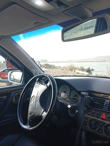 Mercedes E 320 2001, 560,000 km - 3.2 l - Bakı