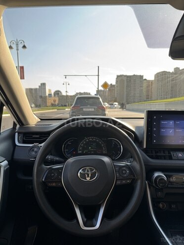 Toyota RAV4-9