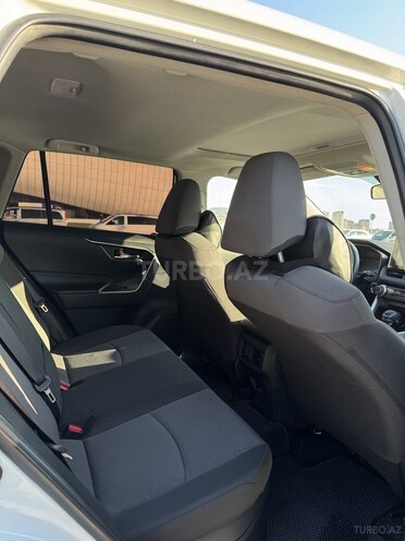 Toyota RAV4-11