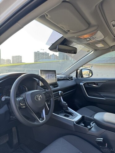Toyota RAV4-8