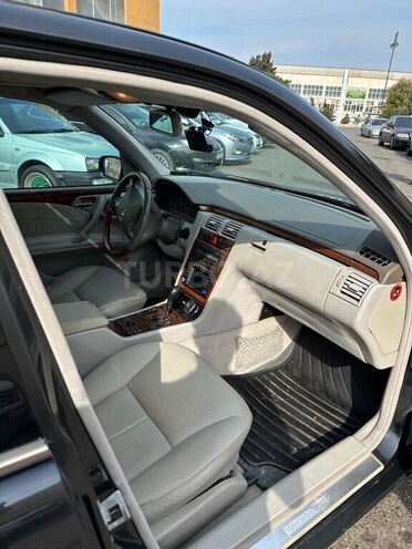 Mercedes E 240 1999, 295,000 km - 2.4 l - Bakı