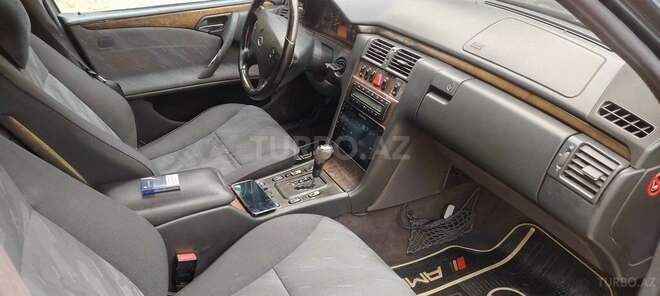Mercedes E 240 1999, 352,800 km - 2.4 l - Bakı