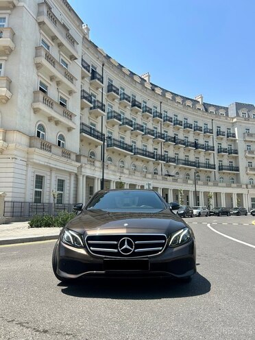Mercedes E 220 d-8