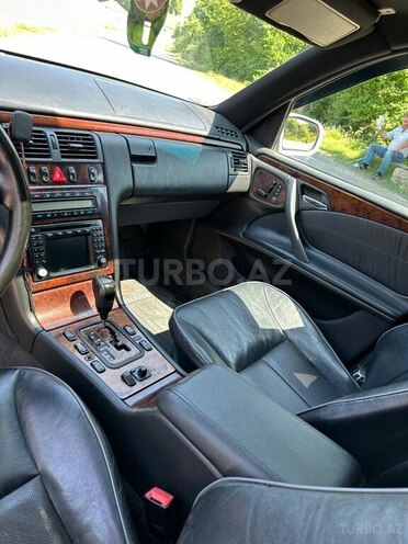 Mercedes E 240 1999, 298,000 km - 2.6 l - Ağdaş