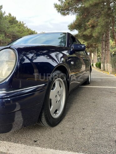 Mercedes E 220 1998, 513,000 km - 2.2 l - Sumqayıt