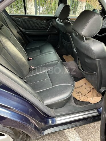 Mercedes E 220 1998, 513,000 km - 2.2 l - Sumqayıt