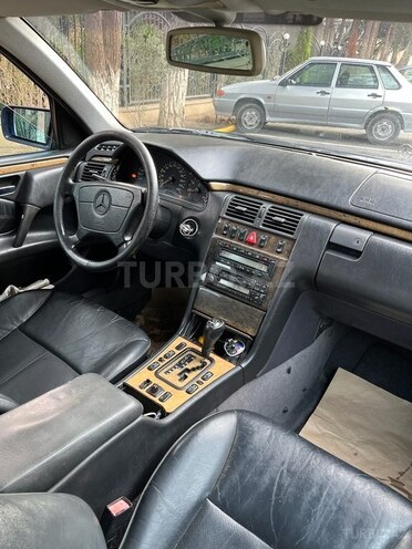 Mercedes E 220 1998, 513,000 km - 2.2 l - Sumqayıt