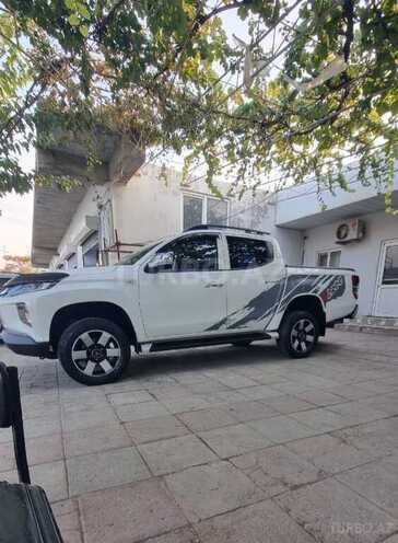 Mitsubishi L200 2021, 178,000 km - 2.4 l - Bakı