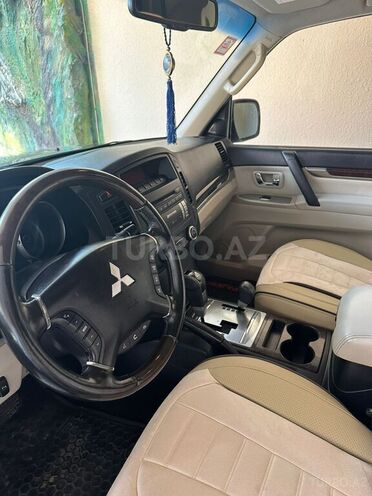 Mitsubishi Pajero 2011, 207,000 km - 3.5 л - Bakı