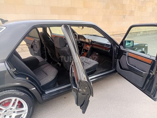 Mercedes E 220 1994, 365,236 km - 2.2 l - Bakı