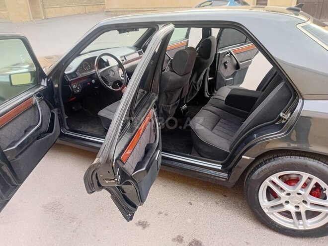 Mercedes E 220 1994, 365,236 km - 2.2 l - Bakı