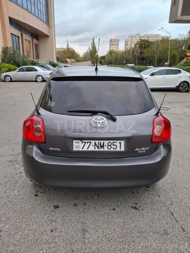 Toyota Auris-2