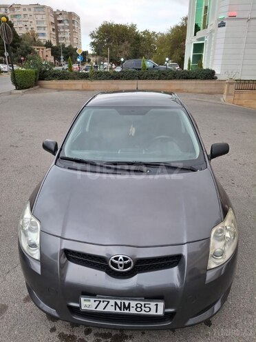 Toyota Auris-1
