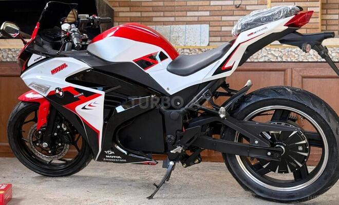 Yamaha R15-8