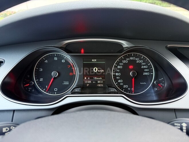 Audi A4 2015, 121,300 km - 1.8 л - Bakı