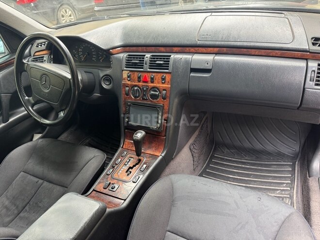 Mercedes E 240 1998, 333,000 km - 2.4 l - Bakı
