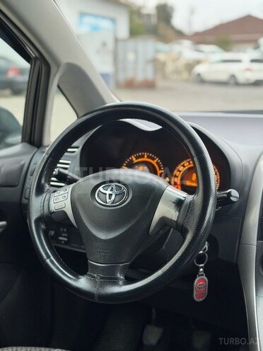 Toyota Auris-12