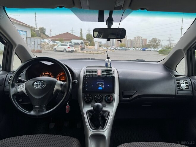 Toyota Auris-11