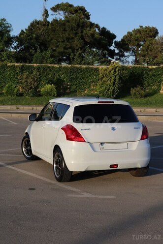 Suzuki Swift-12
