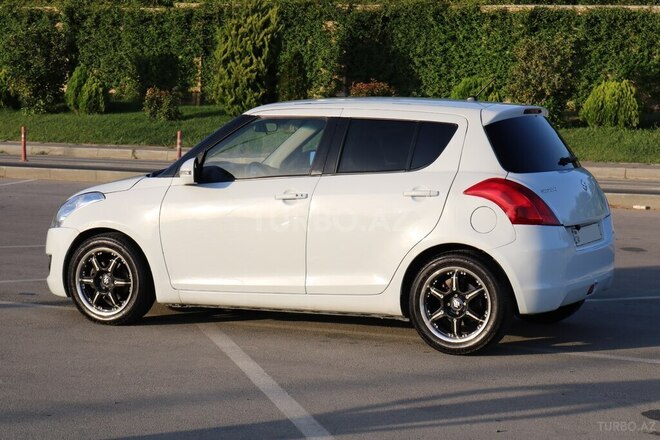 Suzuki Swift-11