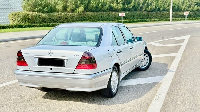 Mercedes C 220 2000, 389,000 km - 2.2 l - Bakı
