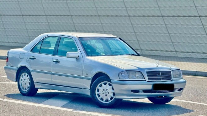 Mercedes C 220 2000, 389,000 km - 2.2 l - Bakı