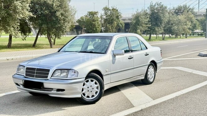 Mercedes C 220 2000, 389,000 km - 2.2 l - Bakı