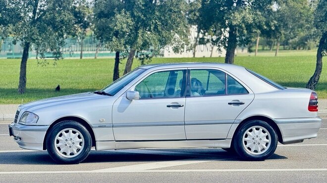 Mercedes C 220 2000, 389,000 km - 2.2 l - Bakı