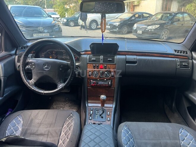 Mercedes E 230 1997, 256,666 km - 2.3 l - Bakı