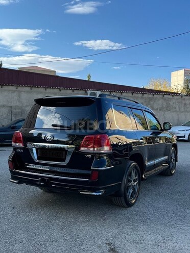 Toyota Land Cruiser-6