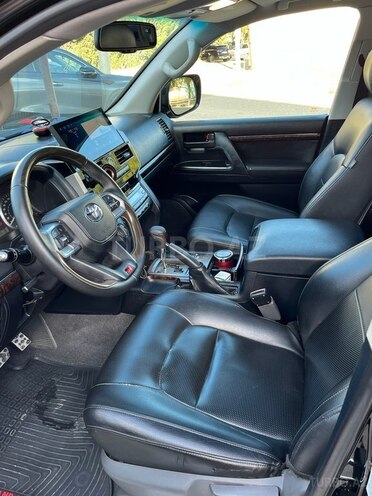 Toyota Land Cruiser-12