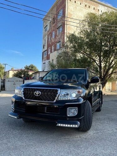 Toyota Land Cruiser-9