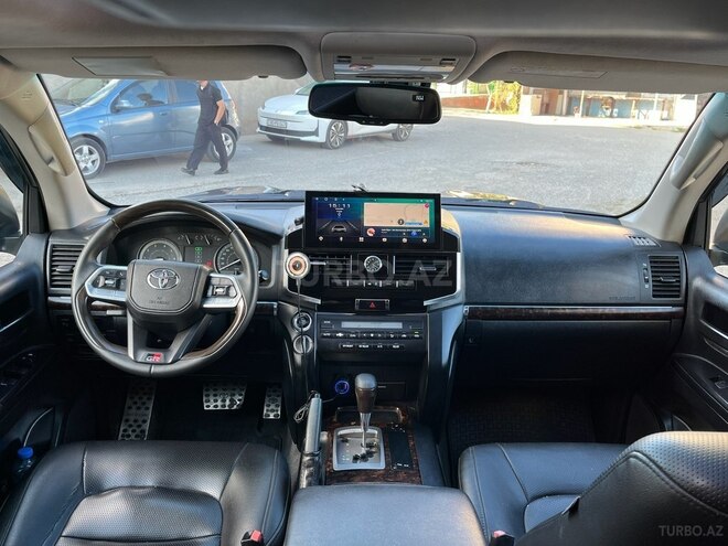 Toyota Land Cruiser-11