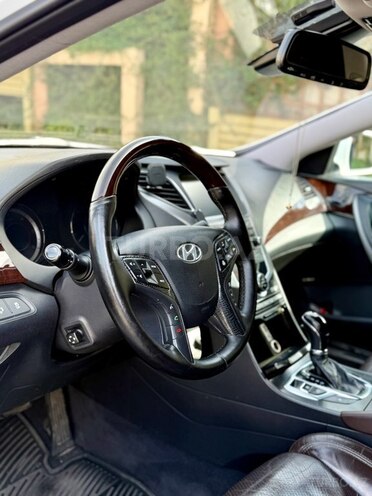 Hyundai Grandeur 2015, 178,000 km - 2.2 л - Bakı