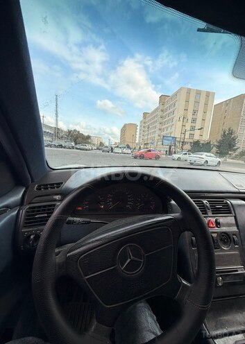 Mercedes E 230 1998, 275,000 km - 2.3 l - Bakı