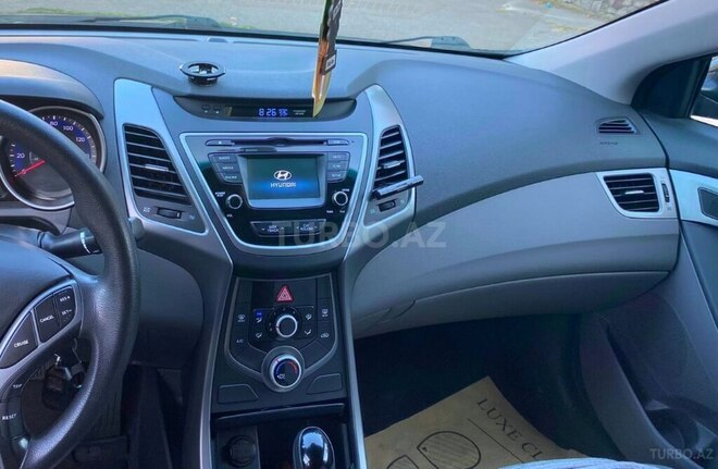Hyundai Elantra 2015, 167,000 km - 1.8 l - 