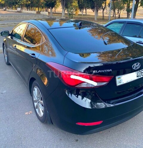 Hyundai Elantra 2015, 167,000 km - 1.8 l - 
