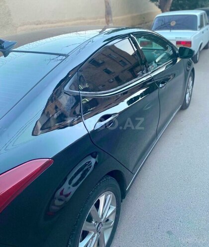 Hyundai Elantra 2015, 167,000 km - 1.8 l - 