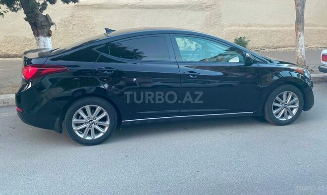 Hyundai Elantra 2015, 167,000 km - 1.8 l - 