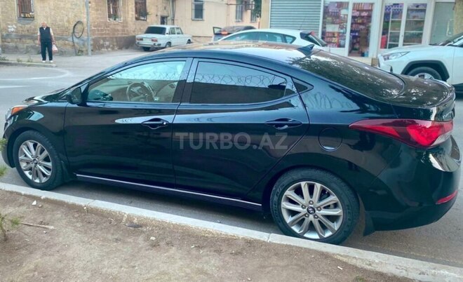 Hyundai Elantra 2015, 167,000 km - 1.8 l - 