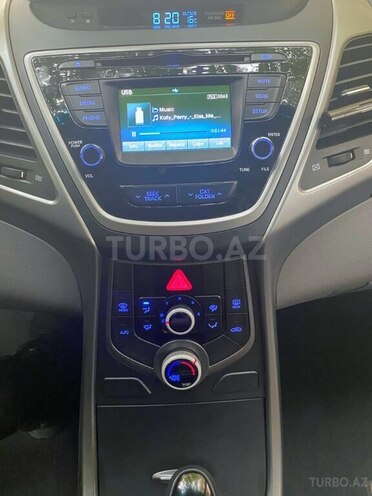 Hyundai Elantra 2015, 167,000 km - 1.8 l - 
