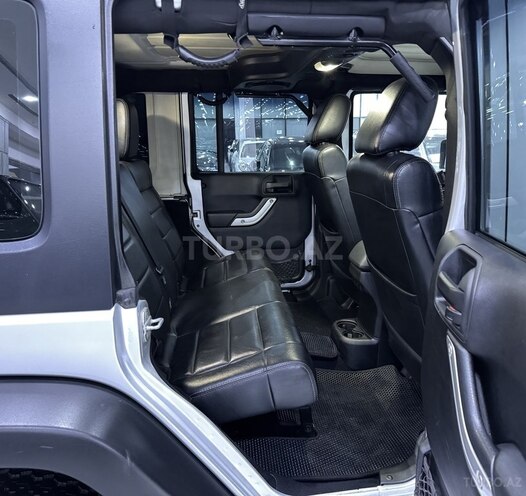 Jeep Wrangler-13
