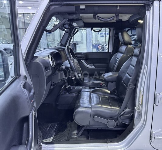 Jeep Wrangler-11